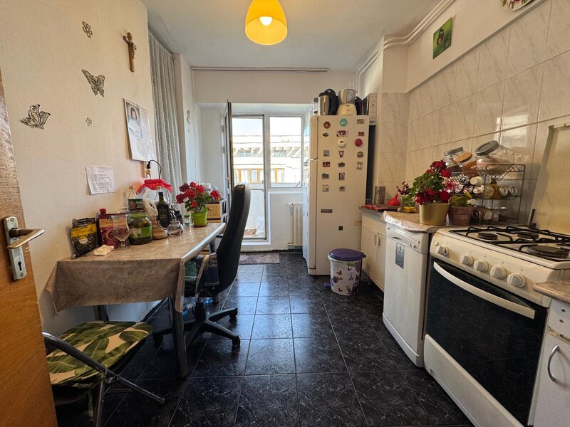 Cotroceni proprietar vand apartament de 2 camere in zona Cotroceni